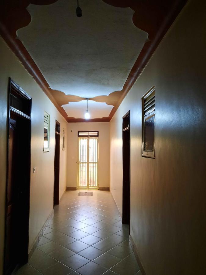 Airport Side Hotel Entebbe Eksteriør bilde